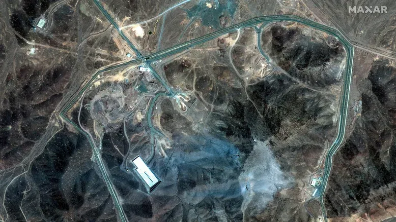 Irã admite ‘danos graves’ em centrais nucleares bombardeadas