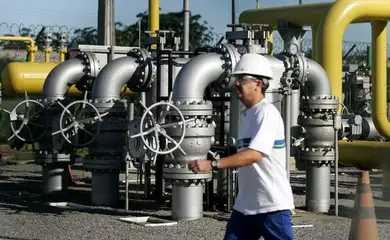 Refinaria de Cubatão paralisa atividades para aumentar eficiência