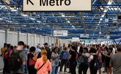 Metrô de SP retoma operação após alagamento de estação