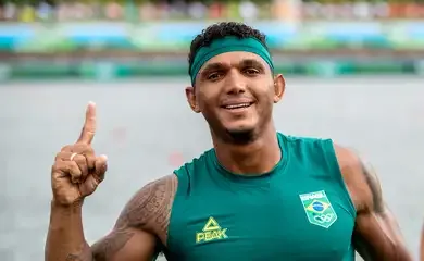Isaquias Queiroz vê briga apertada por recorde individual de medalhas