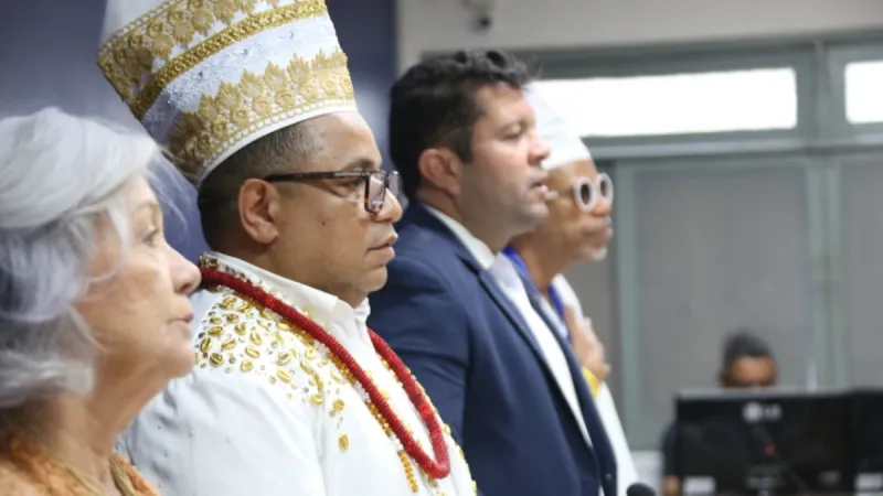 Câmara homenageia Pai Marcos por liderança religiosa e trabalho social em Maceió