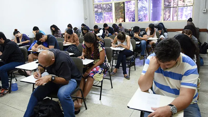 Provas de português para estrangeiros começam nesta terça-feira