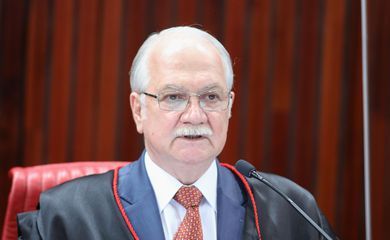 Brasil deve mostrar que rejeita "aventuras autoritárias