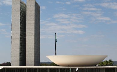 CCJ da Câmara aprova piso salarial para enfermagem
