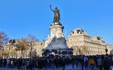 Tribunal condena à prisão perpétua acusado de ataque em Paris