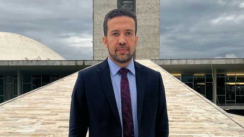 Janones e apoiadores de Lula fazem ataques homofóbicos