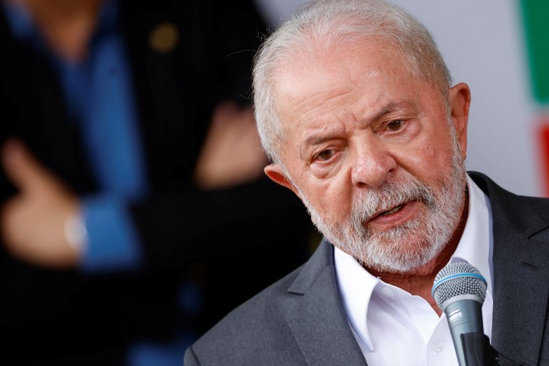 Lula diz entender que impeachment no Peru foi constitucional