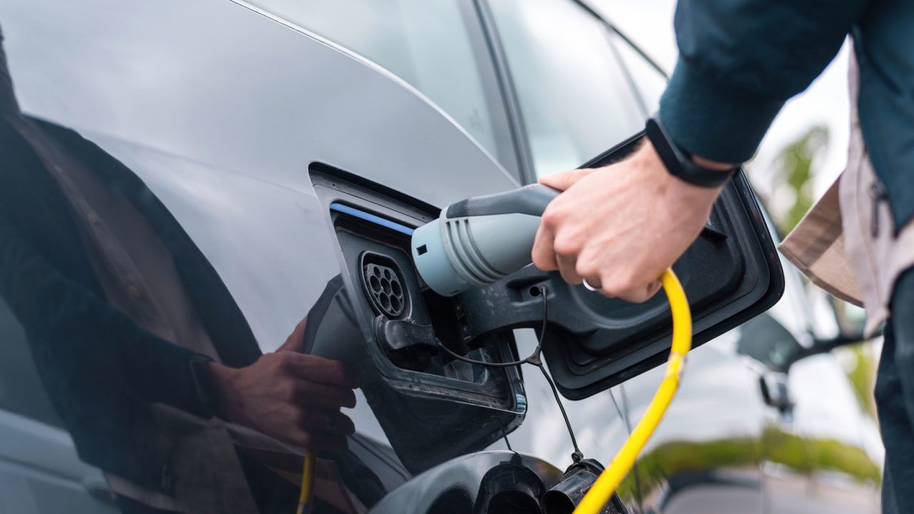 4 motivos pra você pensar duas vezes antes de comprar um carro elétrico
