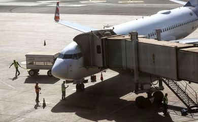 Aeroportos e rodovias com movimentação intensa neste sábado