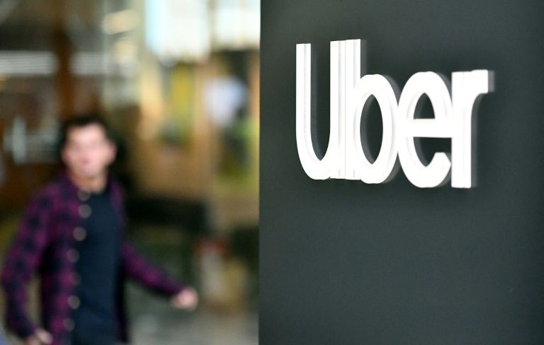 Uber quer viagens com moto em SP e RJ; governos tentam barrar