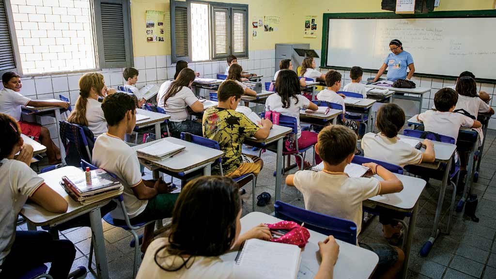MEC deve priorizar escola integral e merenda escolar