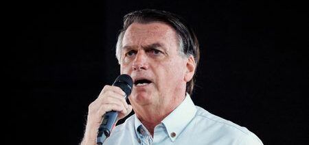 Cartão de Bolsonaro tem registro de vacina contra Covid-19