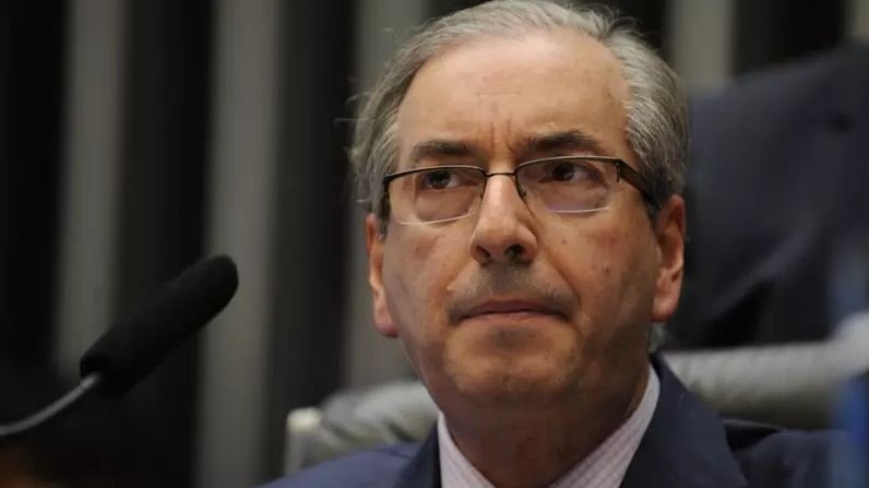 Novo juiz da Lava Jato manda Eduardo Cunha devolver seis carros de luxo