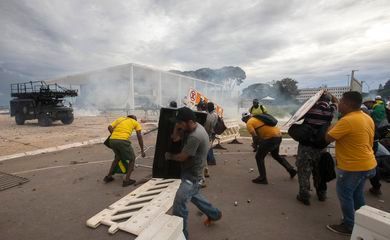 Moraes vota por tornar réus mais 250 investigados pelo 8/1