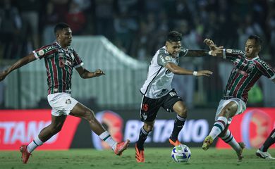 Fluminense e Atlético-MG não passam do 1 a 1 no Raulino de Oliveira
