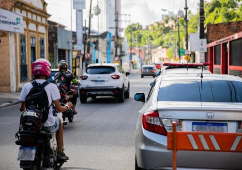 Fazenda alerta que boletos de veículos com placas de finais 9 e 0 vencem dia 30