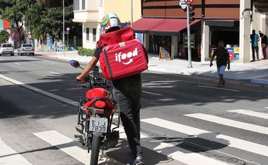 Ifood assina compromisso com MPF após tentar desmobilizar entregadores
