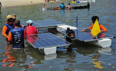 UFRJ promove competição de barcos movidos à energia solar