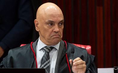 Moraes multa Monark em R$ 300 mil por descumprimento de decisão