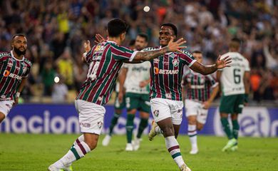 Fluminense derrota Palmeiras e assume 3ª posição do Brasileiro