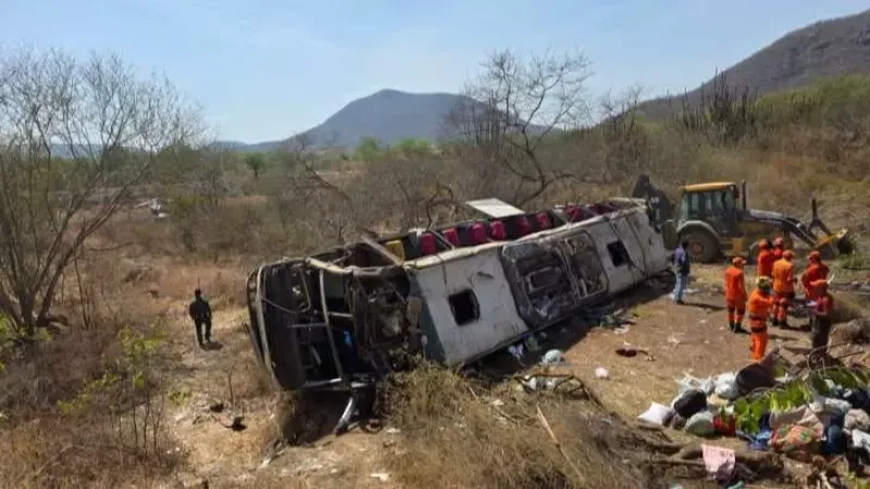Acidente no interior: número de mortos com ônibus que transportava romeiros chega a 15