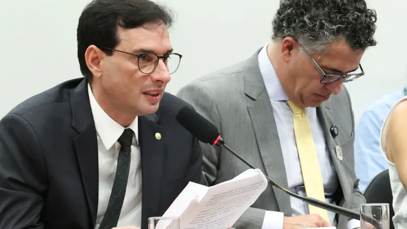 Fim da escala 6x1: relator propõe que um dia de folga seja no domingo