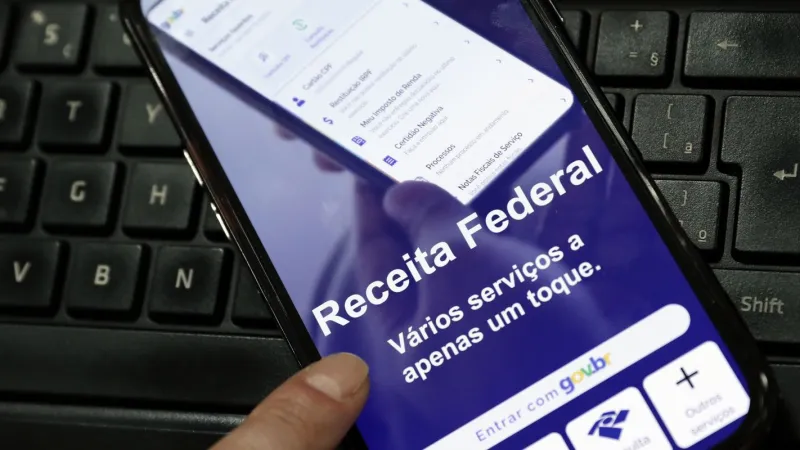 Receita paga nesta sexta maior lote de restituição do IR da história