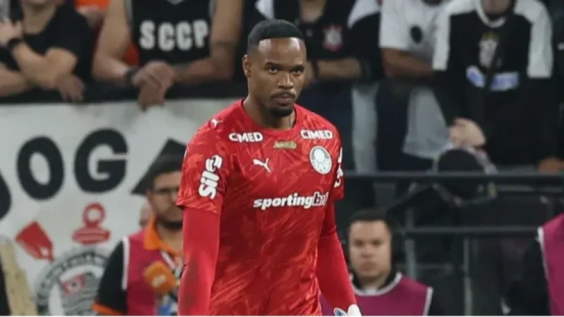 Carlos Miguel é alvo de racismo em jogo entre Corinthians e Palmeiras