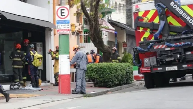 Desabamento de teto de restaurante onde Fogaça é chef causa uma morte em SP
