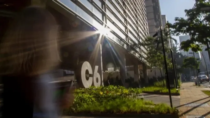 INSS suspende novos empréstimos consignados do banco C6 e cobra devolução de R$ 300 milhões