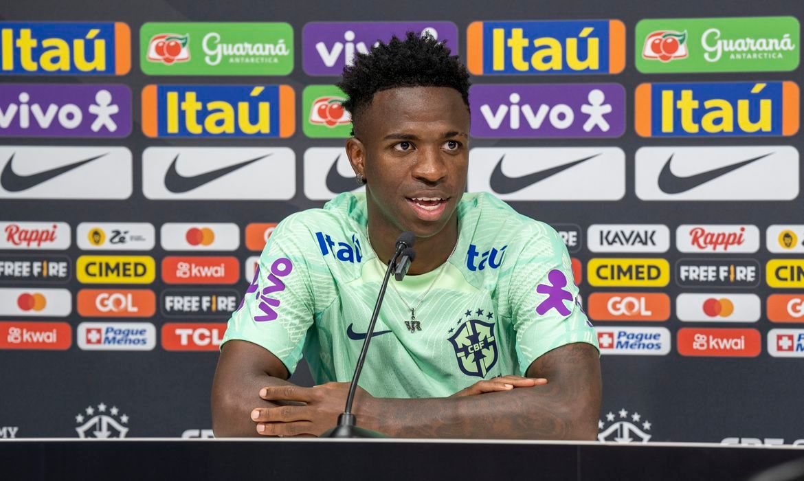 Vinicius Júnior agradece apoio na luta contra o racismo