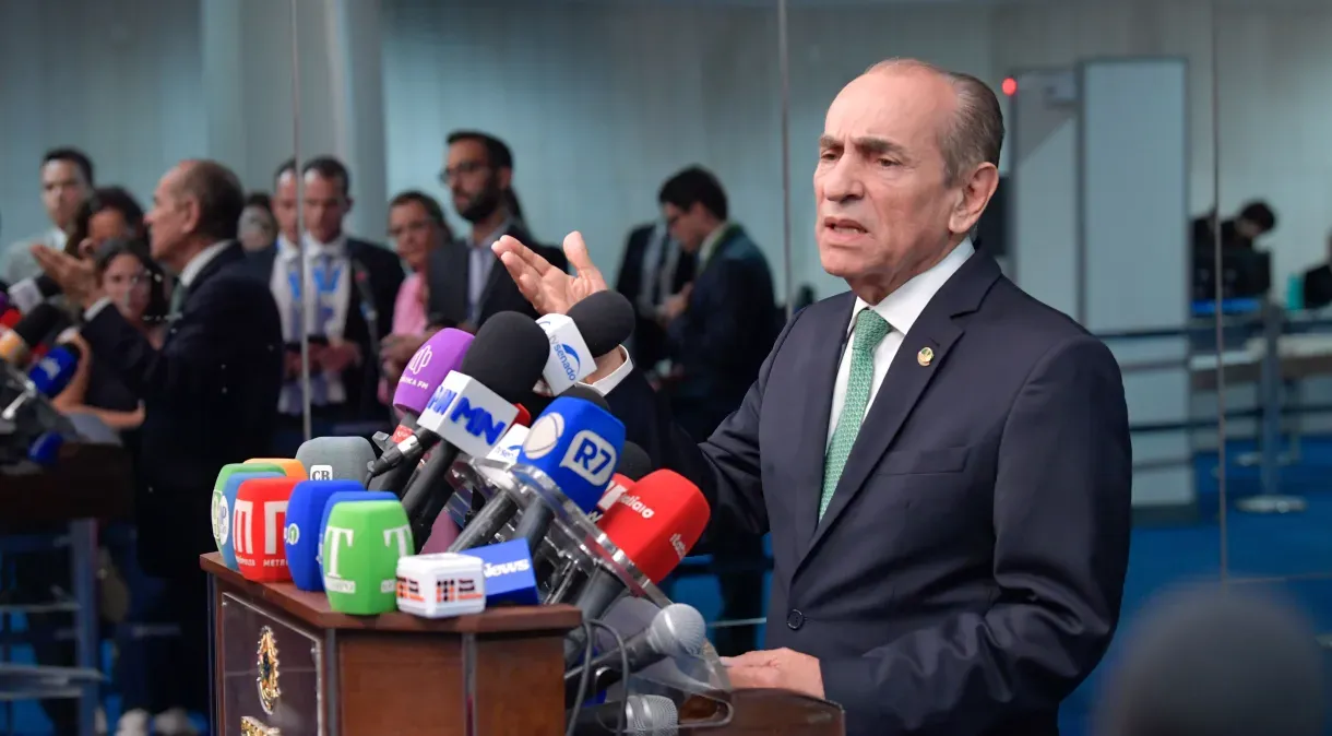 Senado analisará fim da reeleição e mandato de 5 anos no começo de junho, diz vice-líder do MDB