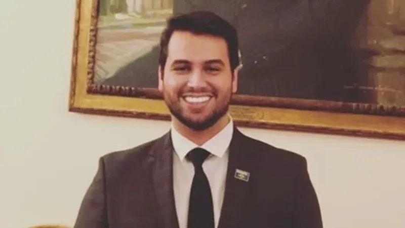 Quem é Filipe Martins, ex-assessor de Bolsonaro preso hoje