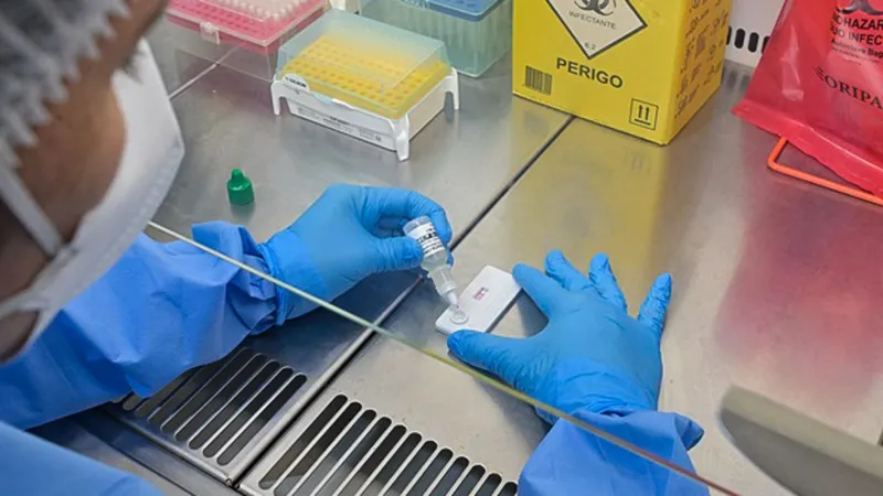Anvisa atualiza regras sobre controle de qualidade em laboratórios