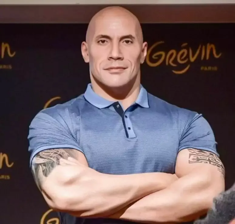 The Rock pede que Museu de Cera mude a cor da pele de sua estátua