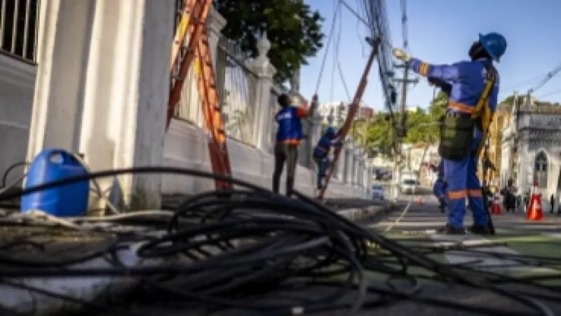 Ilumina já organizou mais de 64 quilômetros de rede com o Projeto Poste Limpo em Maceió