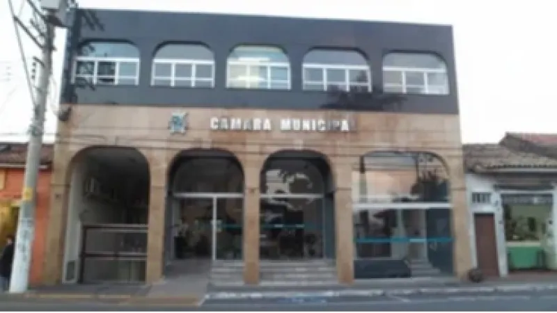 Em 33 segundos, Câmara de Itapecerica da Serra aprova aumento de 70% para secretários