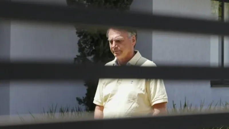 Reduzir pena de Bolsonaro não extrapola prerrogativas do Congresso, dizem juristas