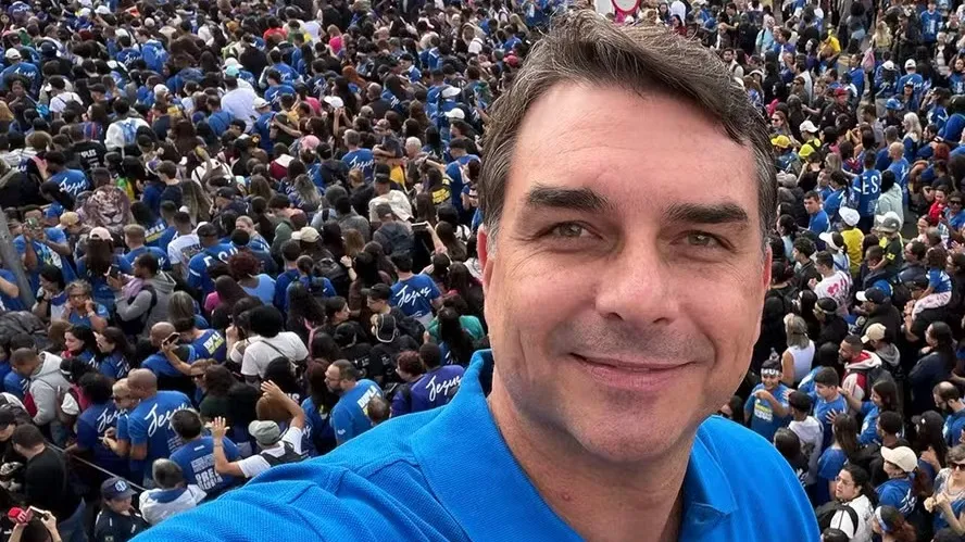 'Vem com Fé': campanha de Flávio aposta em slogan para recuperar eleitorado evangélico
