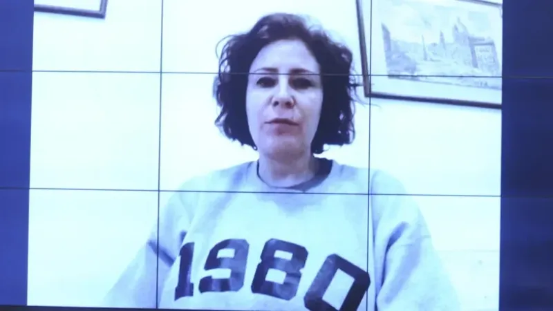 Câmara desafia STF e mantém mandato de Carla Zambelli mesmo após condenação