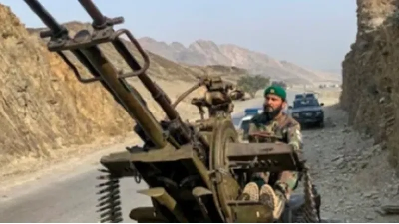 Paquistão bombardeia Cabul após declarar guerra contra talibãs do Afeganistão