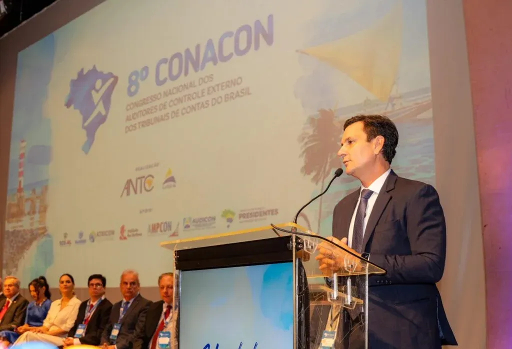 Presidente da AMA, Marcelo Beltrão, participa da abertura do 8º Conacon