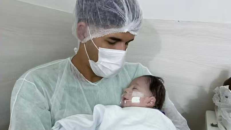 Fãs prestam solidariedade a Zé Vaqueiro após morte do filho de 11 meses