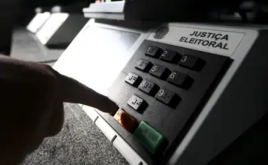 Cármen Lúcia pede que eleitor regularize título até 19 de maio