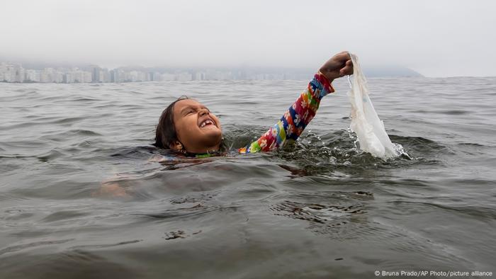 Menos de 10% do plástico produzido no mundo é reciclado, revela estudo