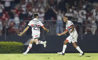 São Paulo supera Fluminense em jogo movimentado no Morumbi
