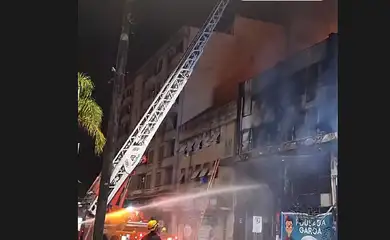 Prefeitura e polícia apuram caso de pousada incendiada em Porto Alegre