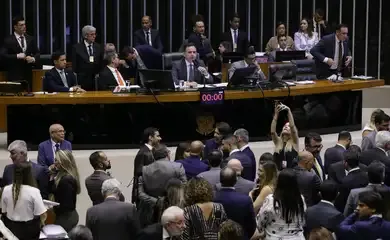 Congresso mantém veto de Bolsonaro à Lei em Defesa da Democracia