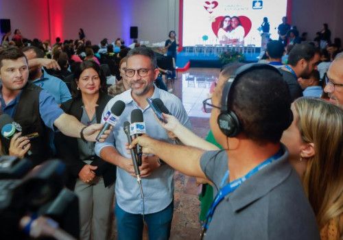 Governador garante instalação de condicionadores de ar em escolas estaduais
