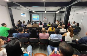 Vigilância Sanitária reúne representantes farmacêuticos para orientações sobre venda de medicamentos